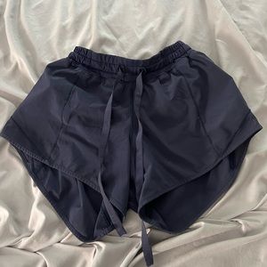 Lululemon size 4 hotty hot shorts. 4”